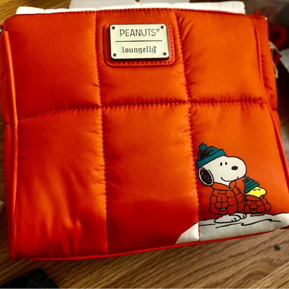 Loungefly Peanuts Quilted Crossbody Bag in White & Red with Yellow Accent NWT - Picture 4 of 5